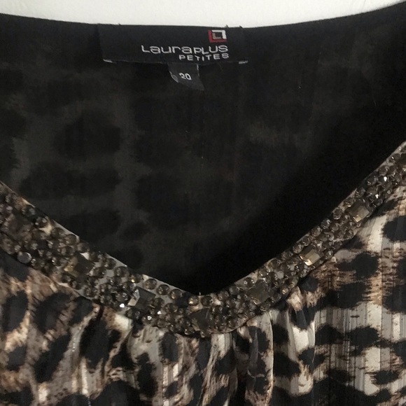 2/ $50 Beautiful animal print from Lauraplus petites - Picture 4 of 8